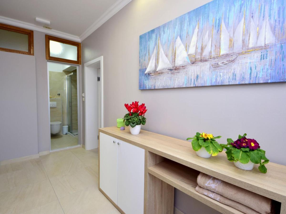 Apartment Mornar-2 By Interhome Trogir Exterior foto